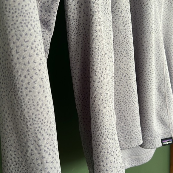 Women’s Patagonia Quarter Zip. Purple, adorable heart-like pattern.Lightweight.M - Picture 4 of 8